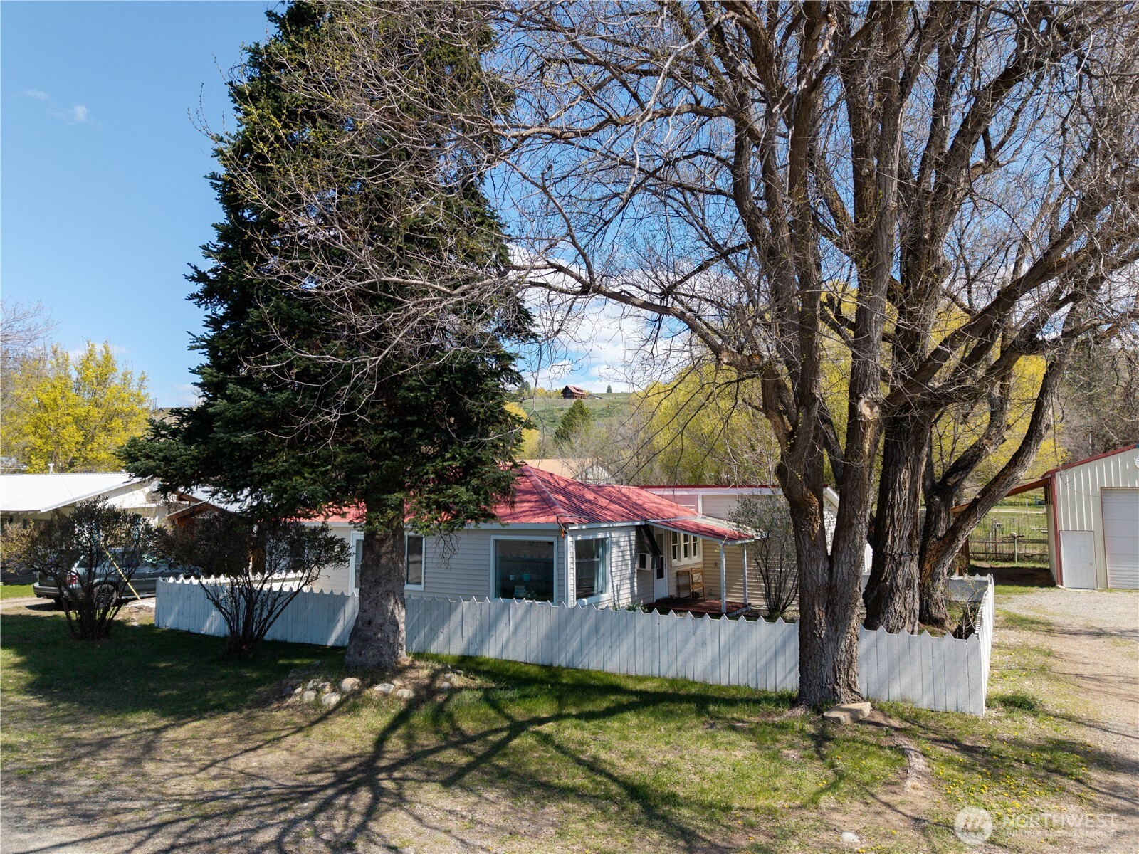 main property photo 35