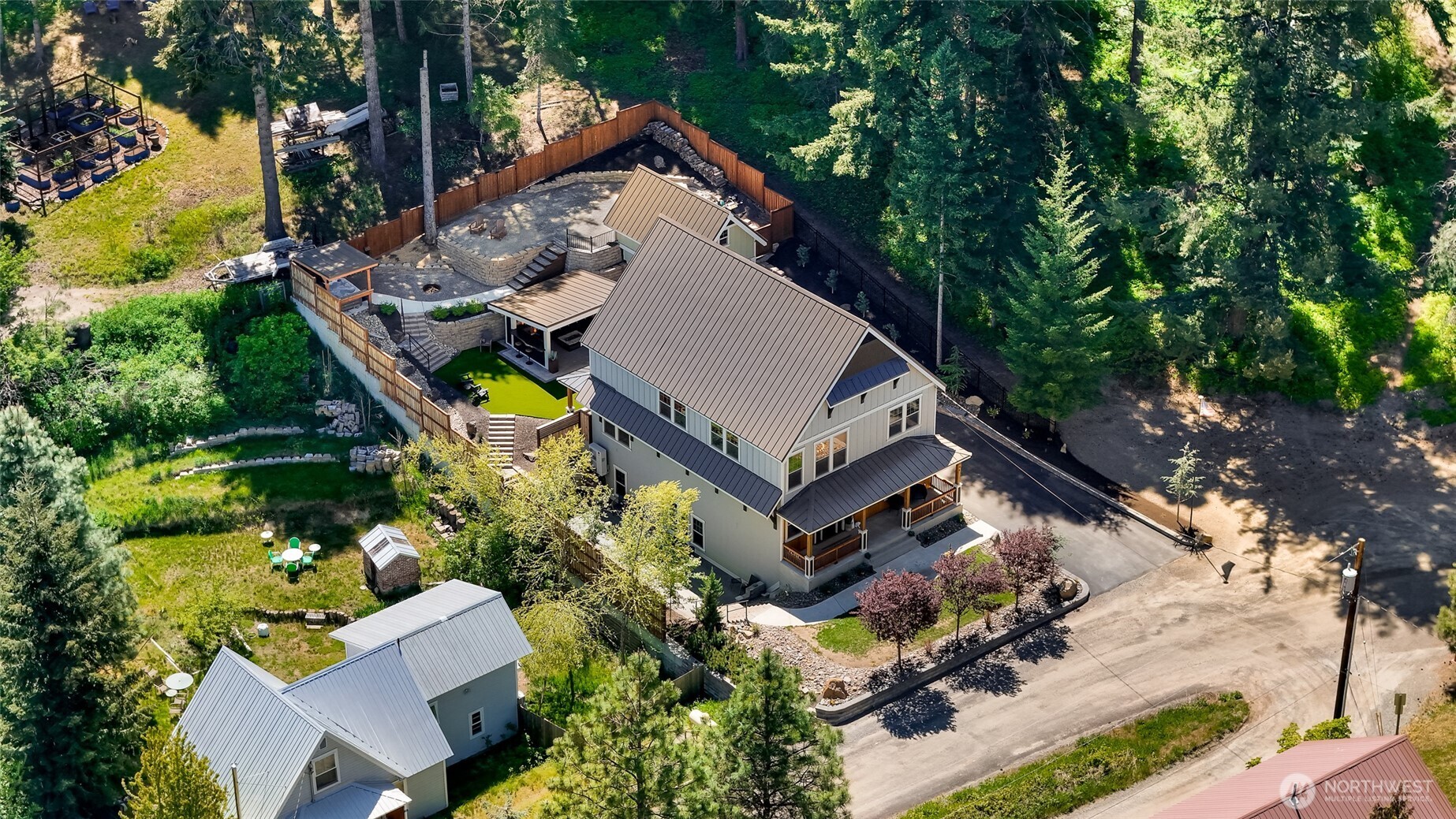 main property photo 38