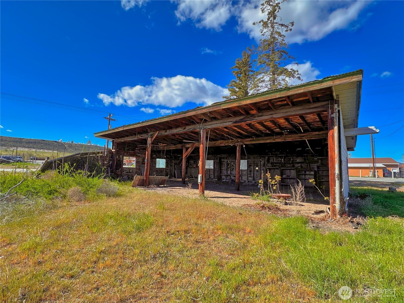 main property photo 34