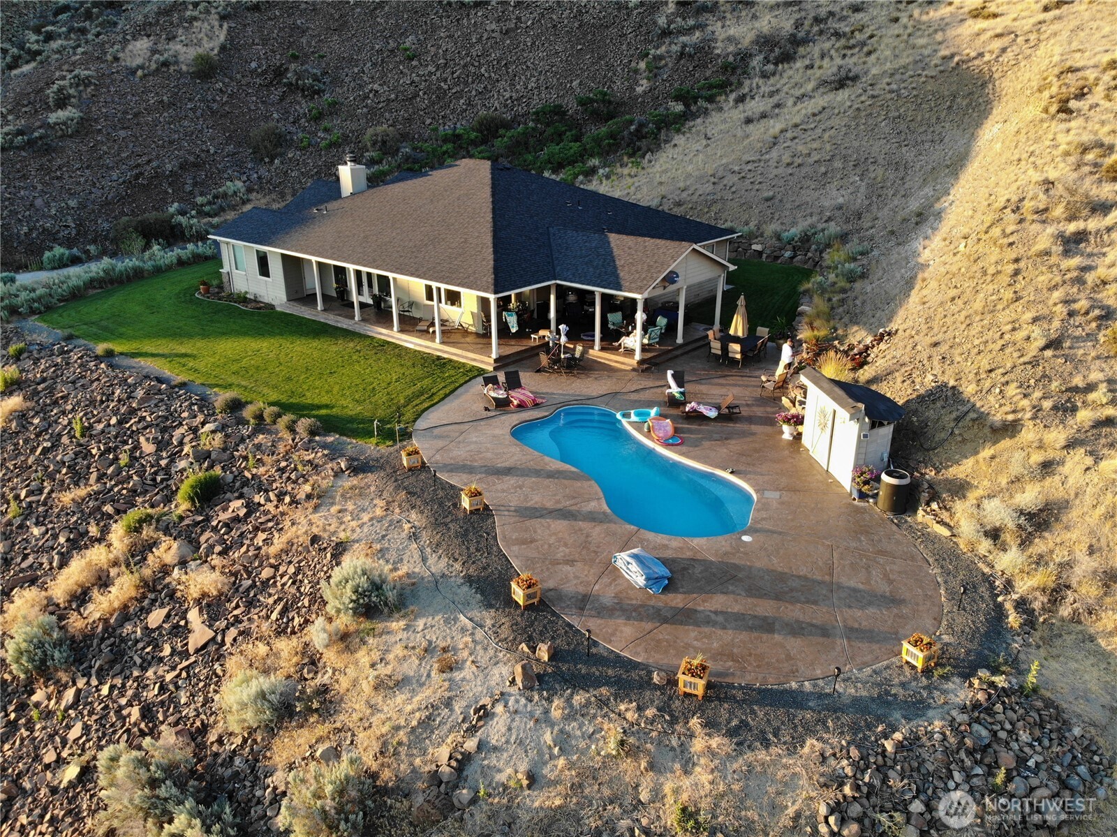 main property photo 33