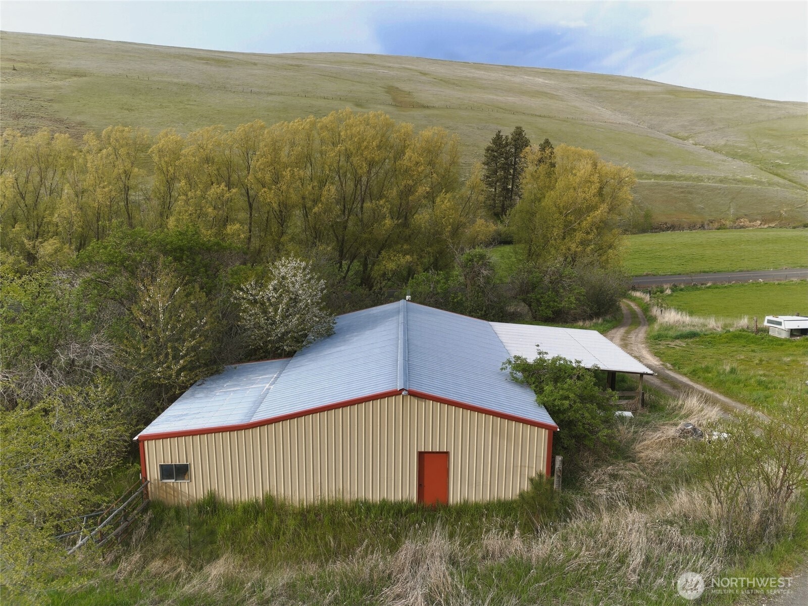 main property photo 20