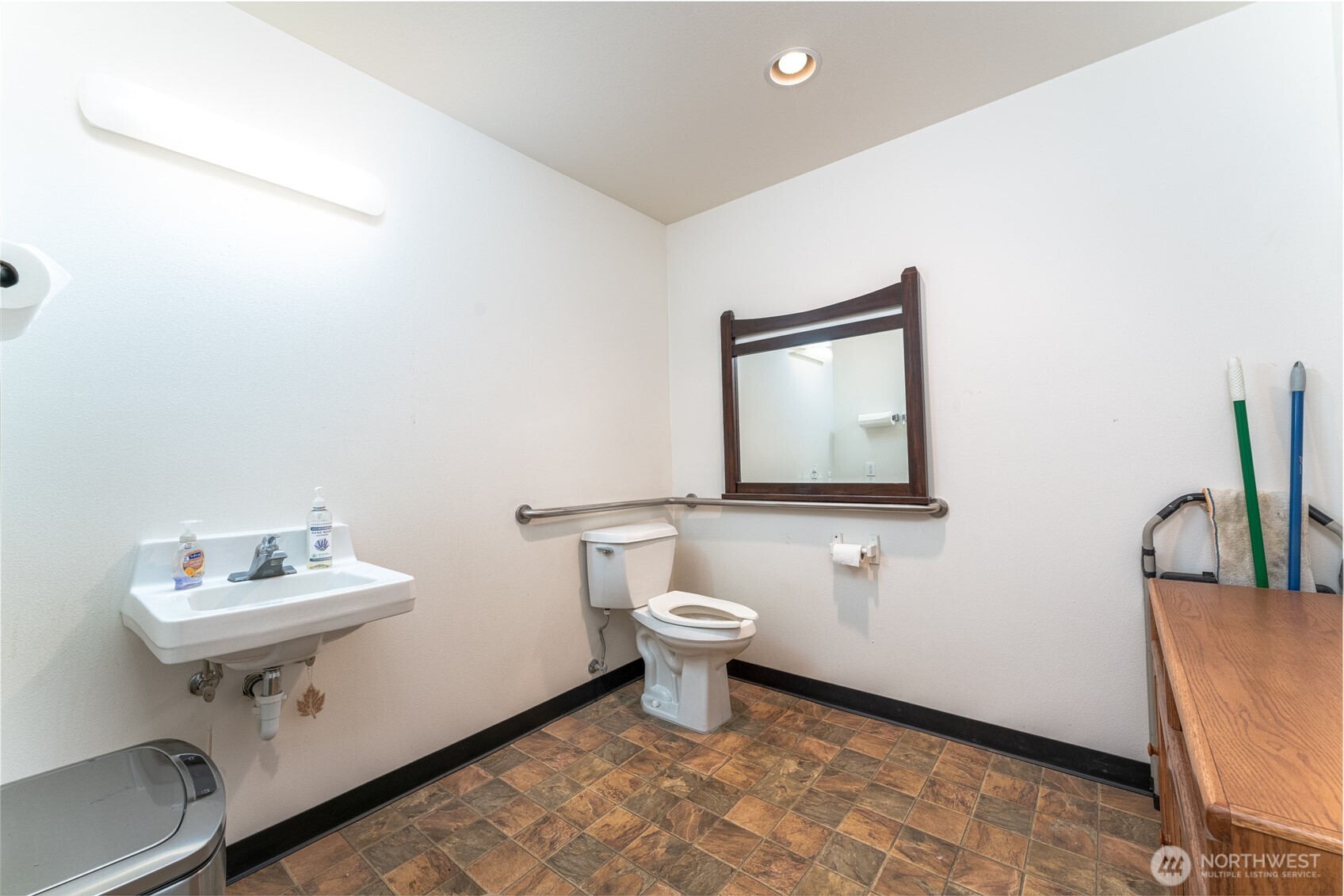 main property photo 20