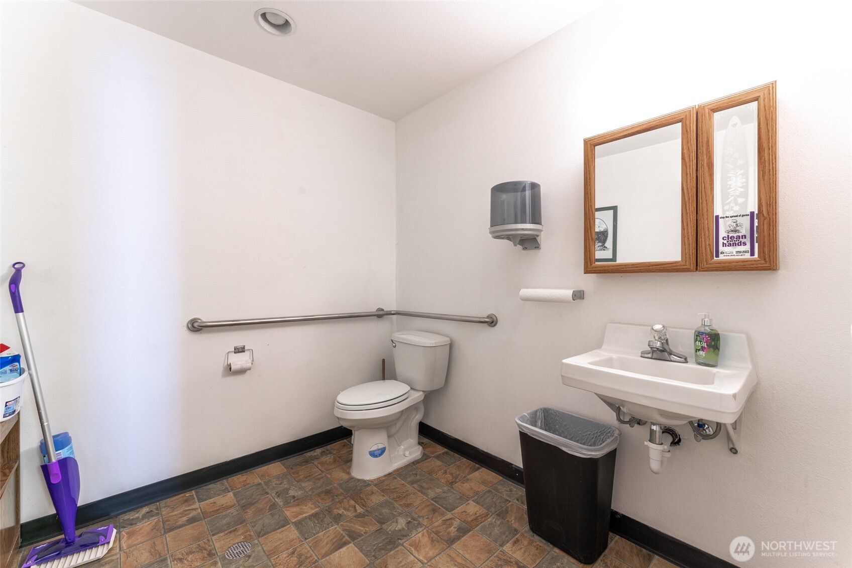 main property photo 34
