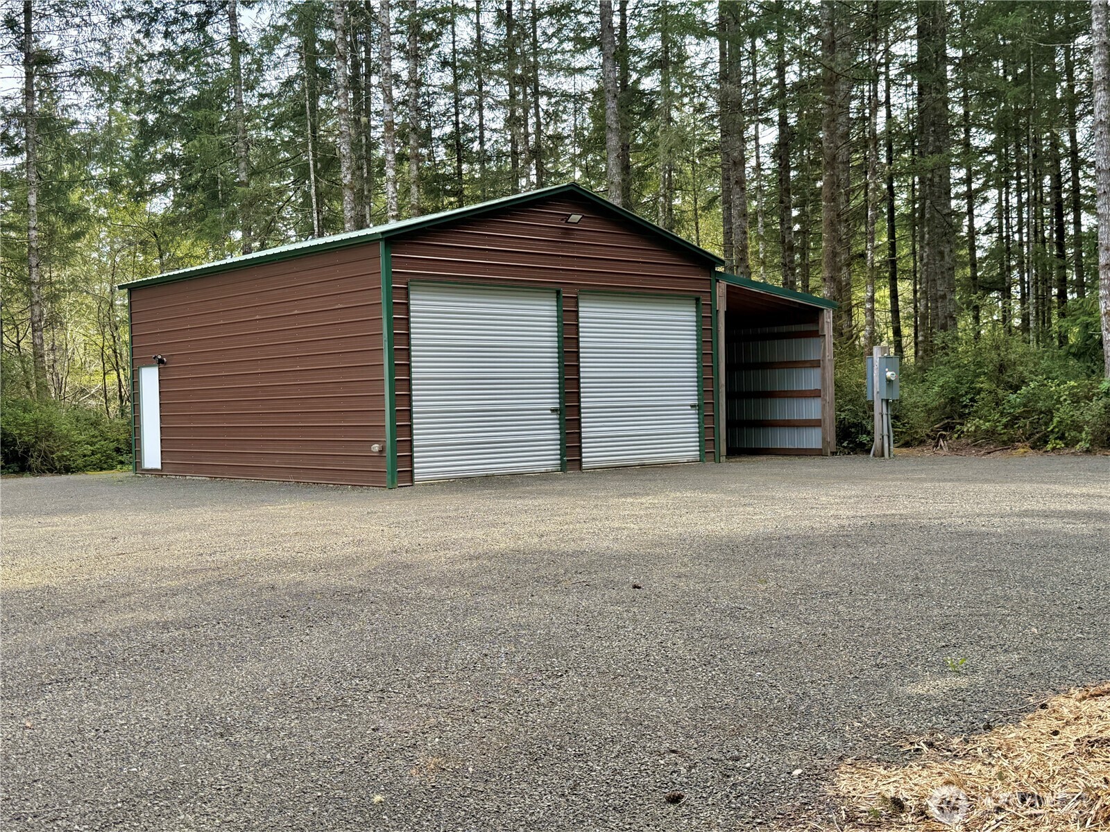 main property photo 28