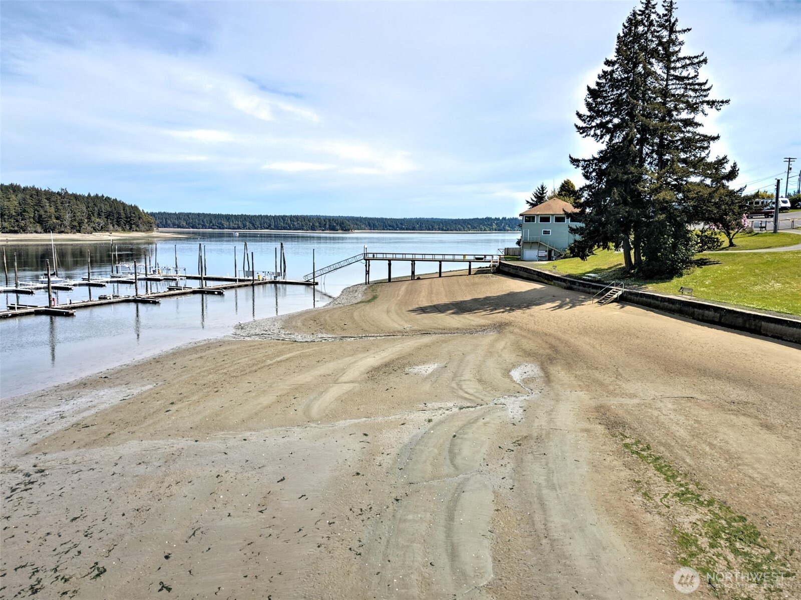 main property photo 33