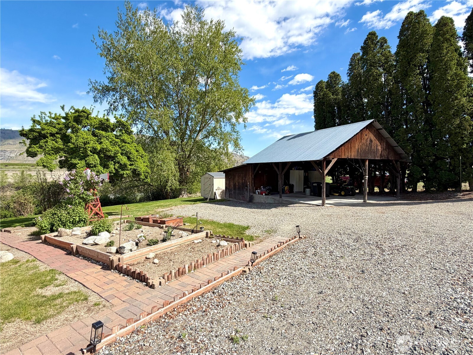 main property photo 38