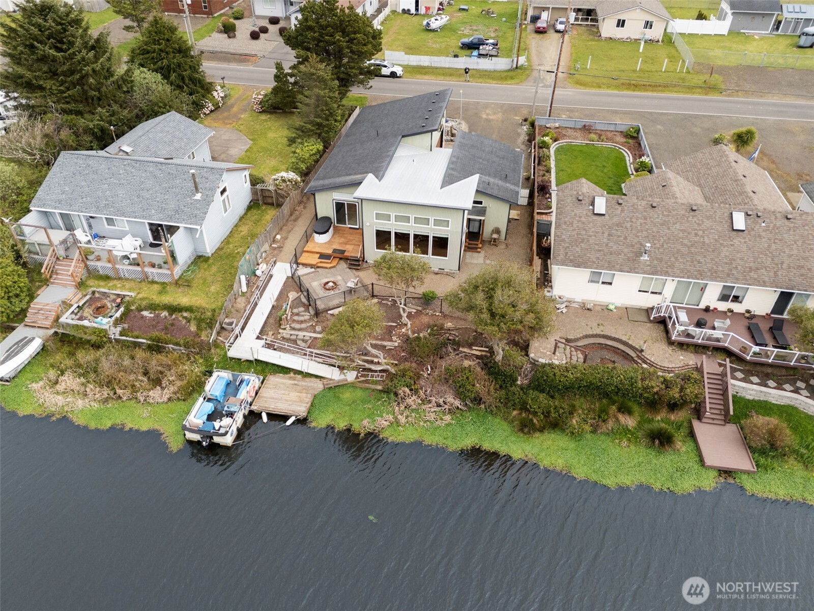 main property photo 30