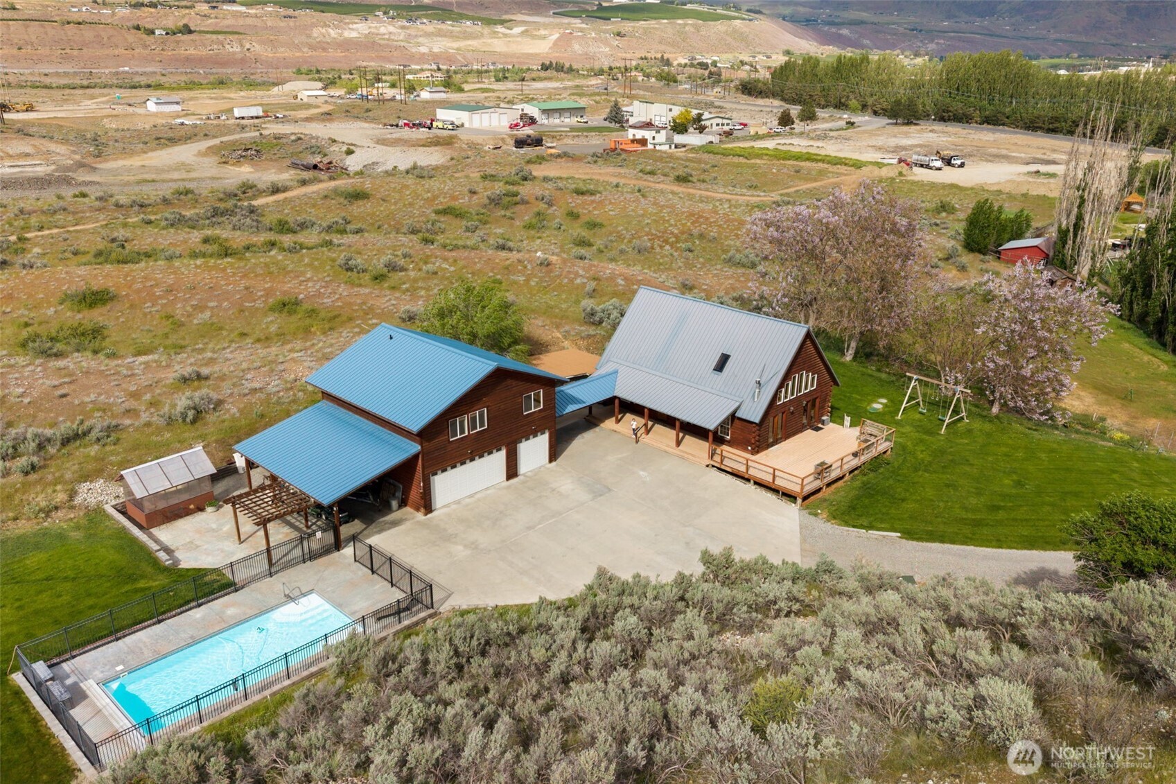 main property photo 36