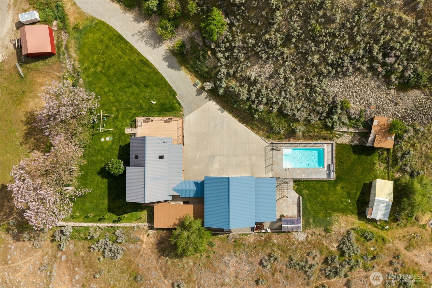 main property photo 37
