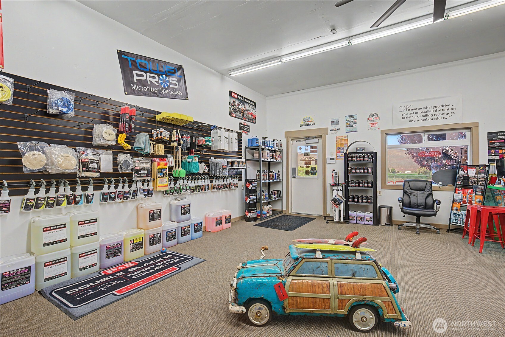 main property photo 6