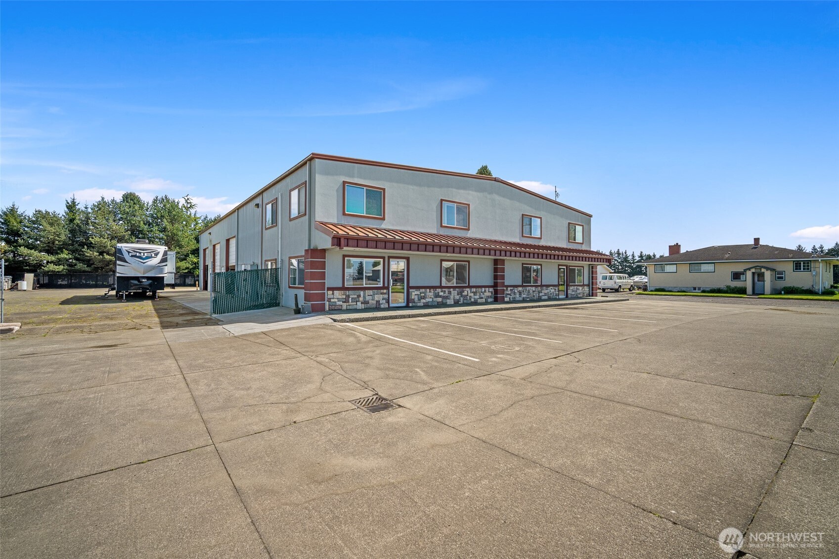 main property photo 4