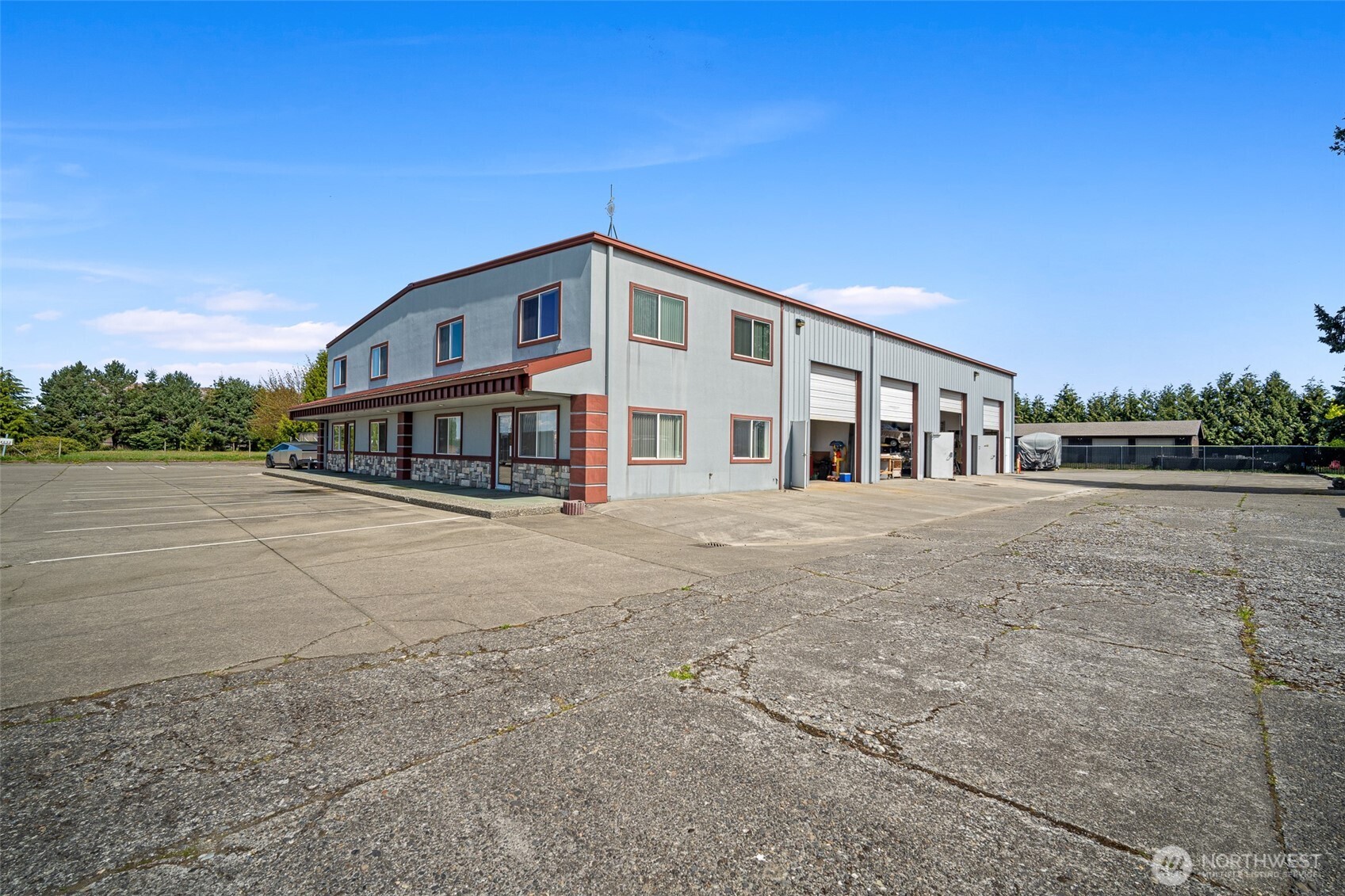 main property photo 6