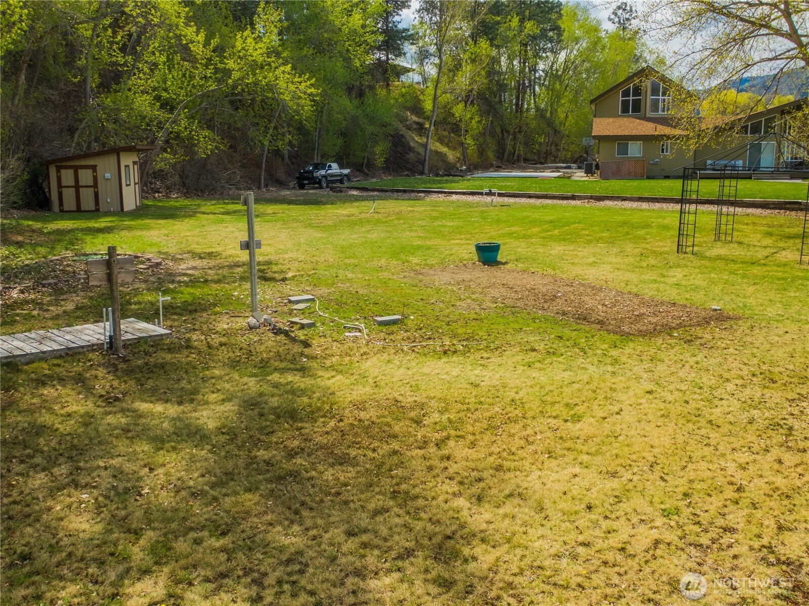 main property photo 5