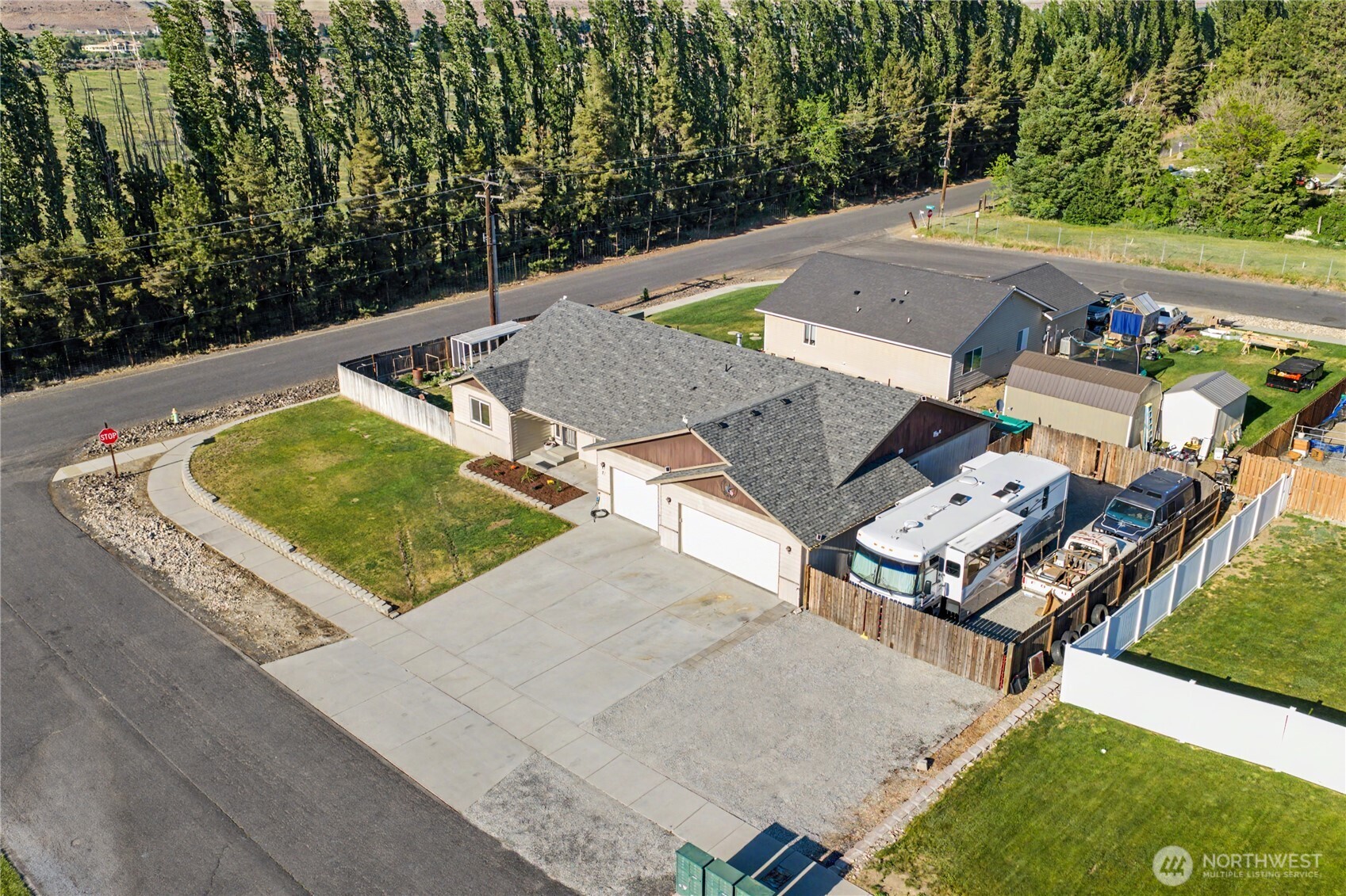 main property photo 39