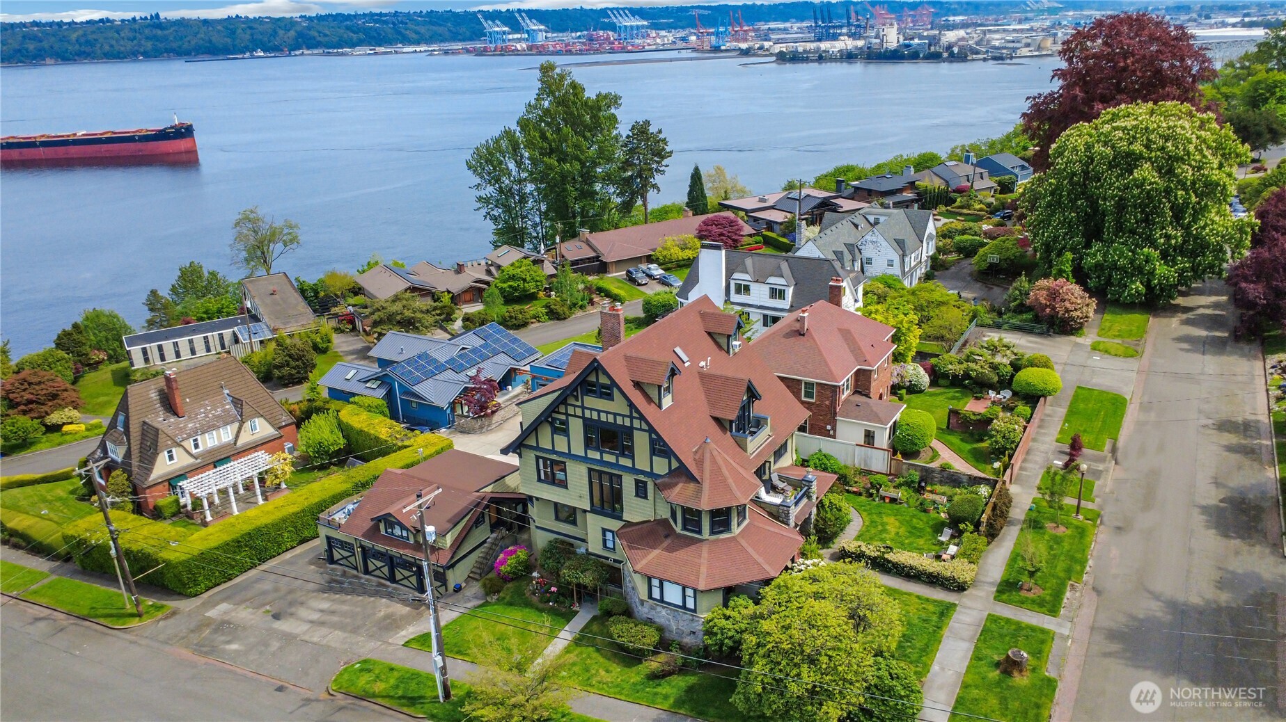 main property photo 32