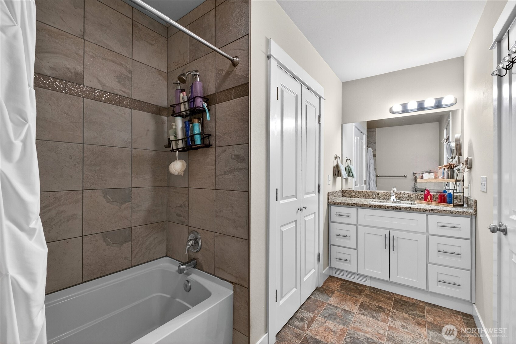 property viewer photo 11