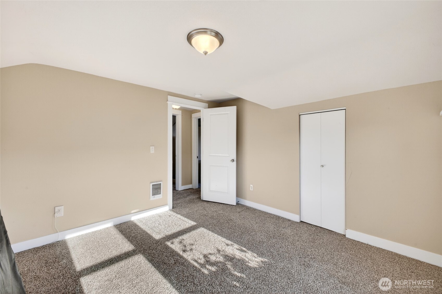 property viewer photo 18