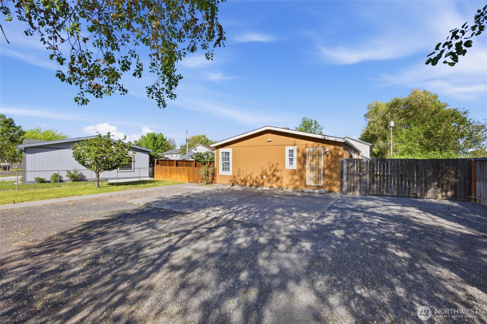 property viewer photo 2