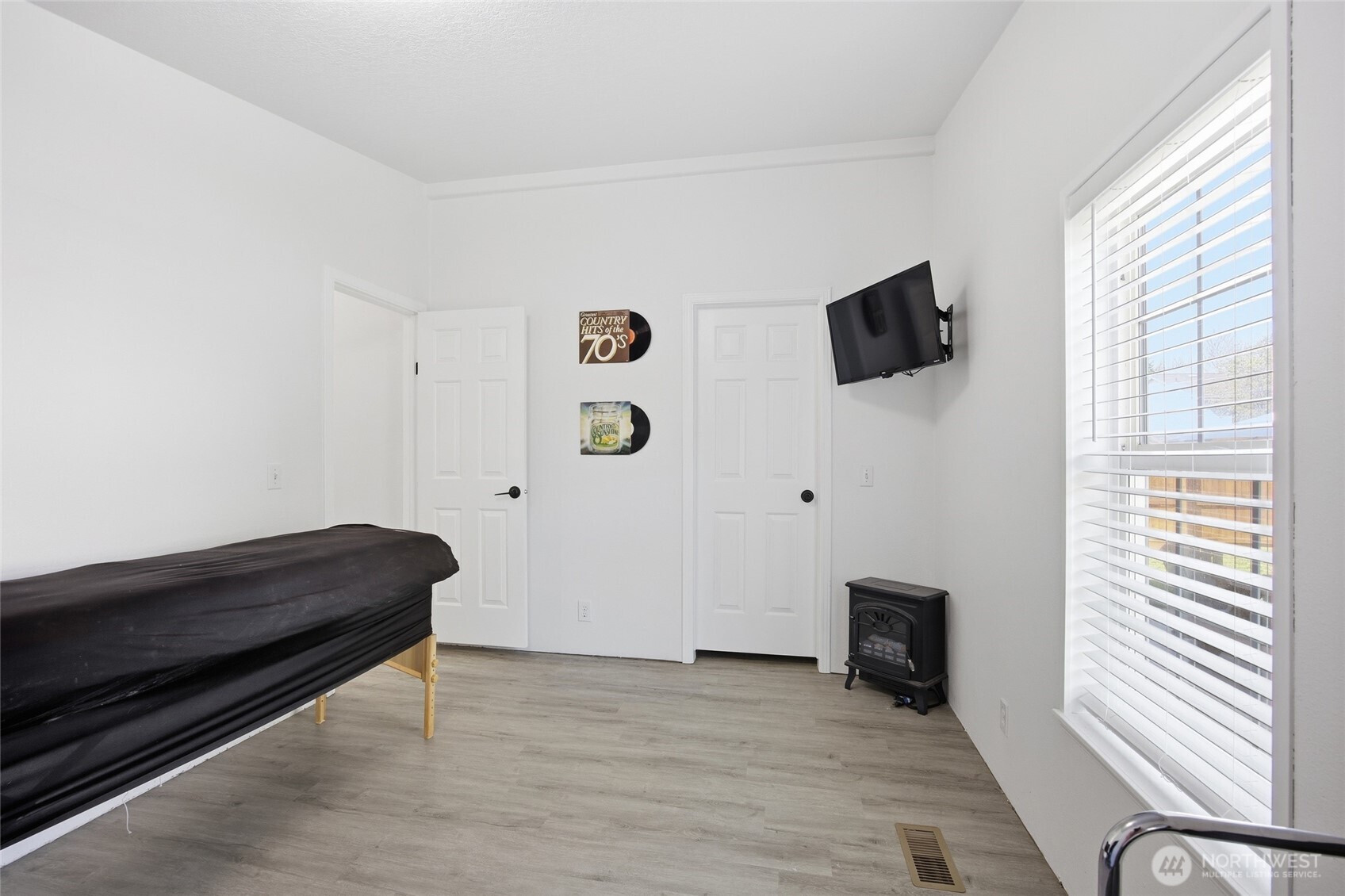 property viewer photo 23