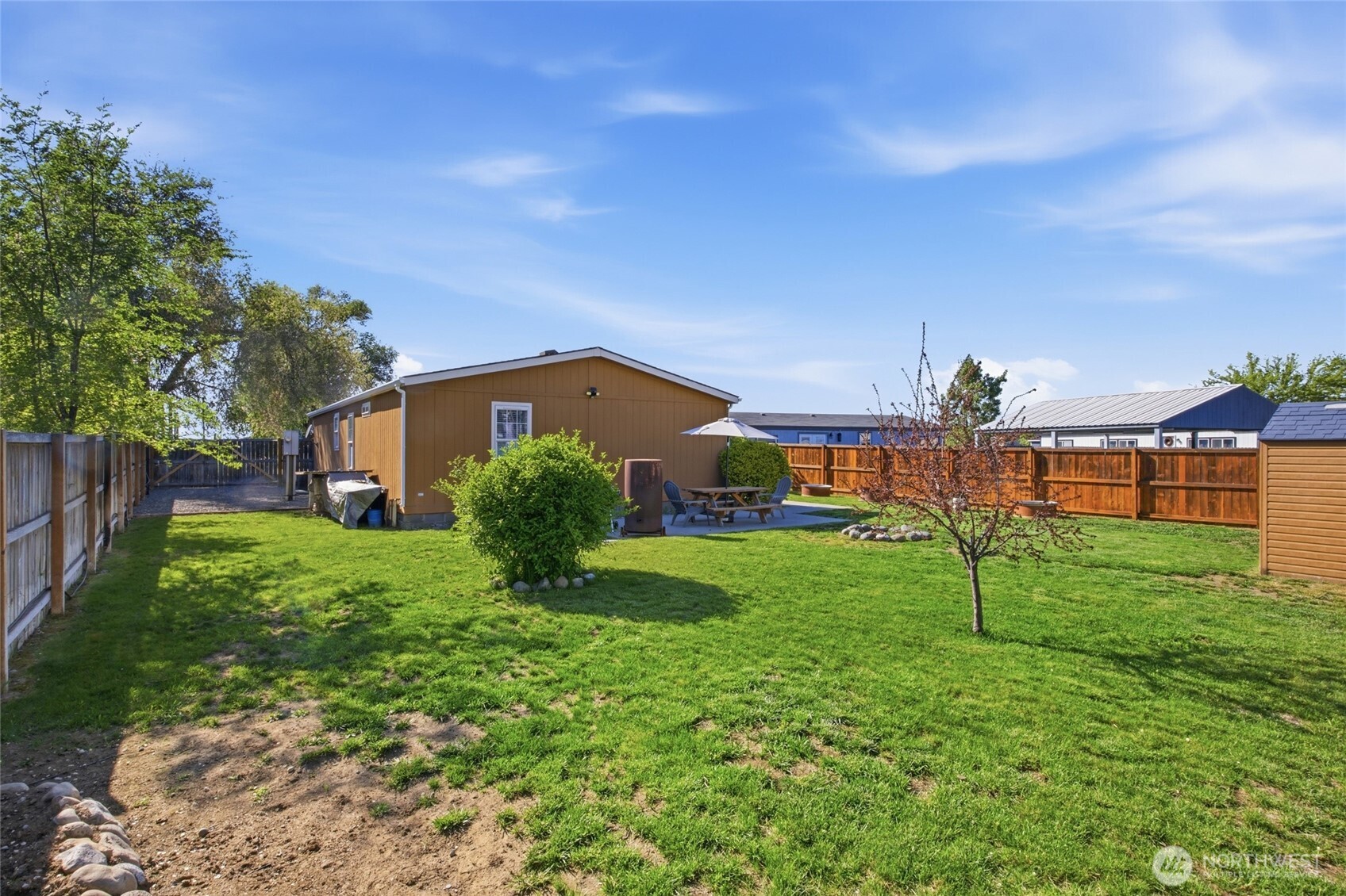property viewer photo 25