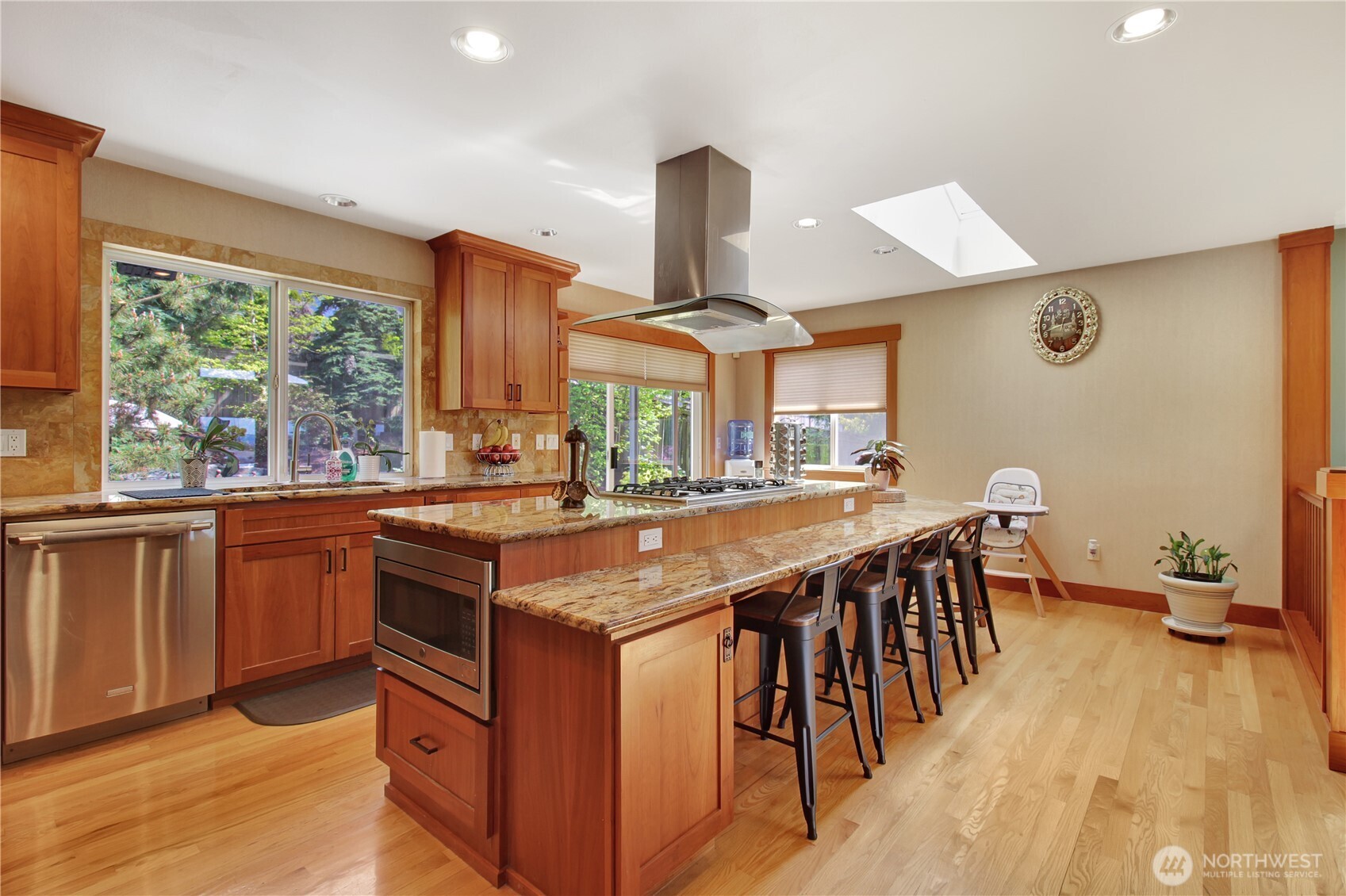 main property photo 7