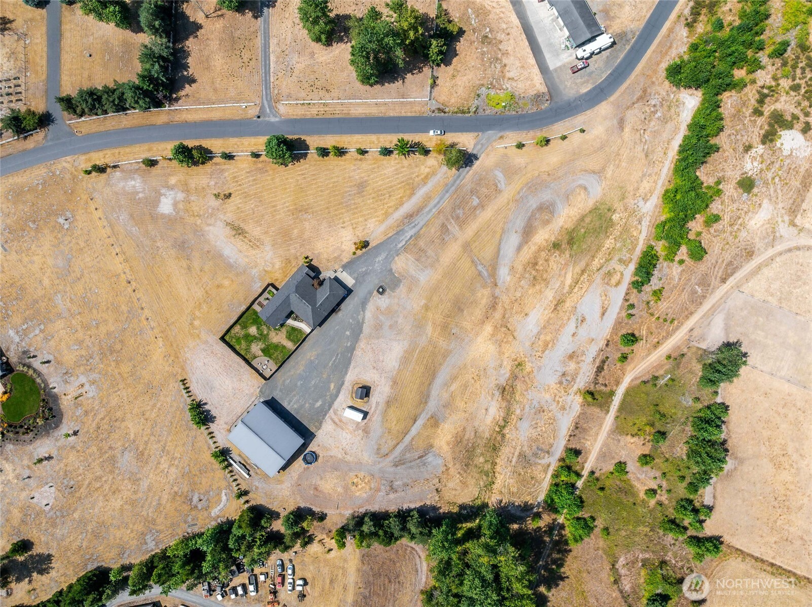 main property photo 33
