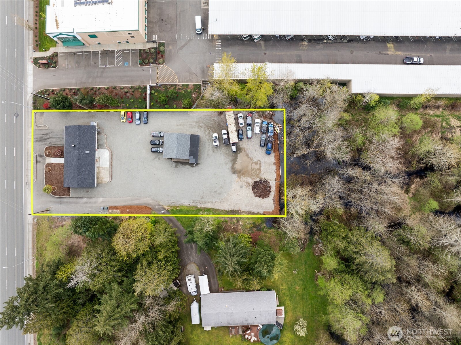 main property photo 28