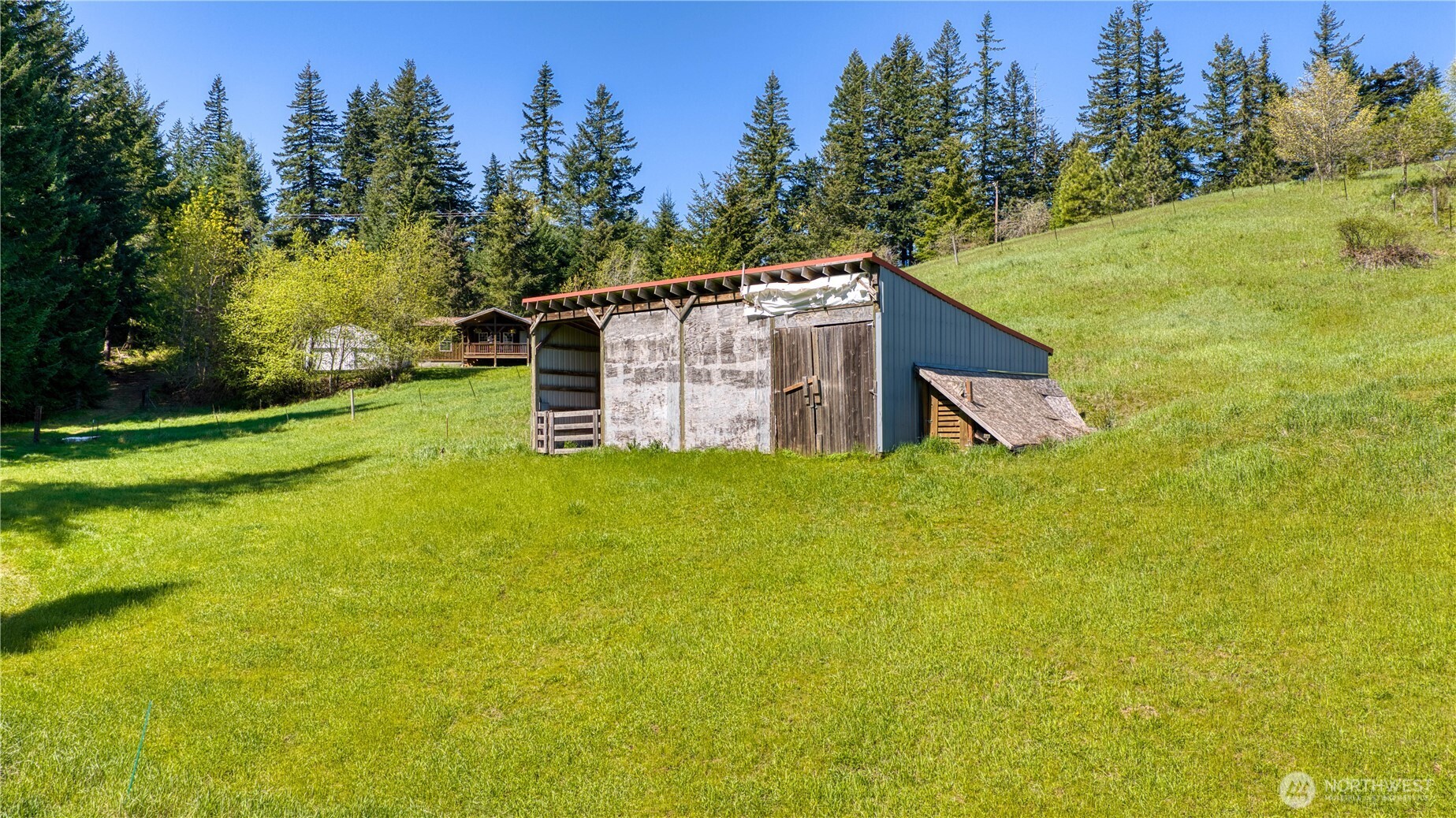 main property photo 28