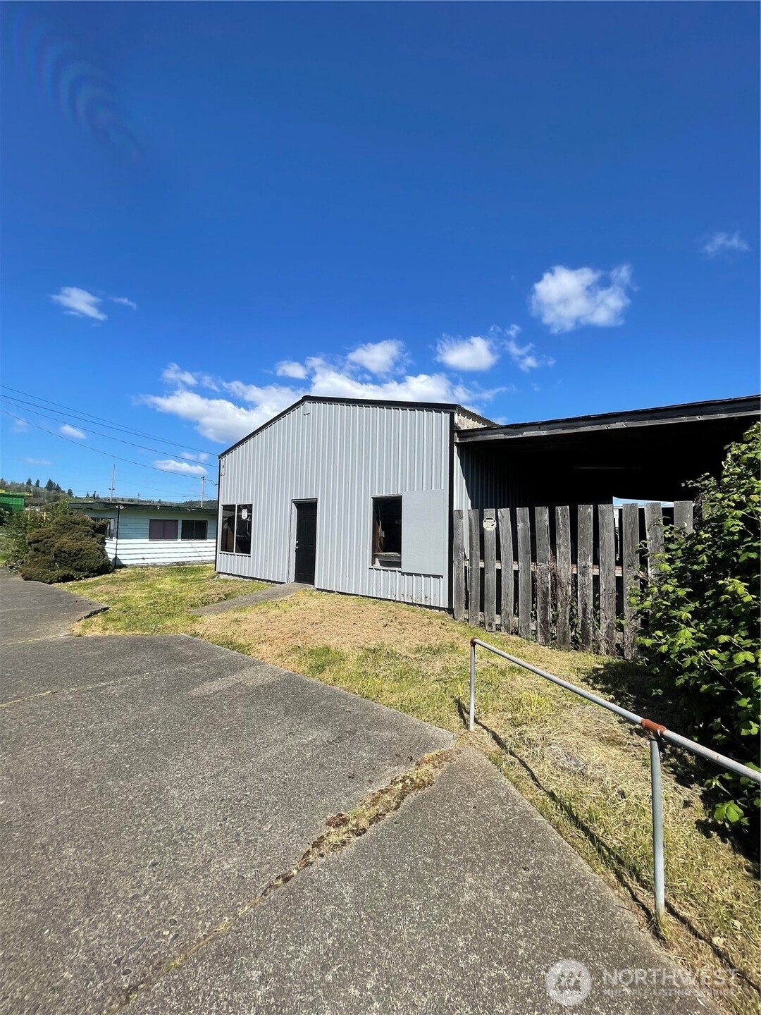 main property photo 10