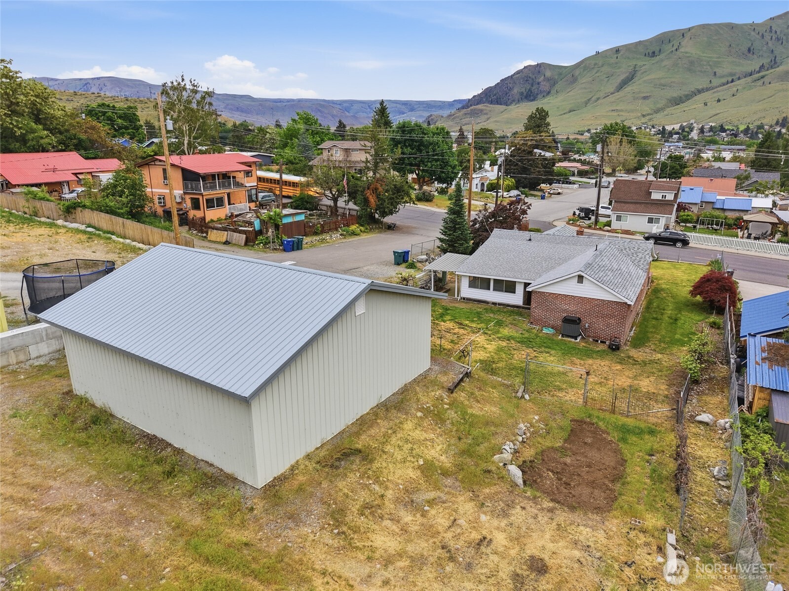 main property photo 13