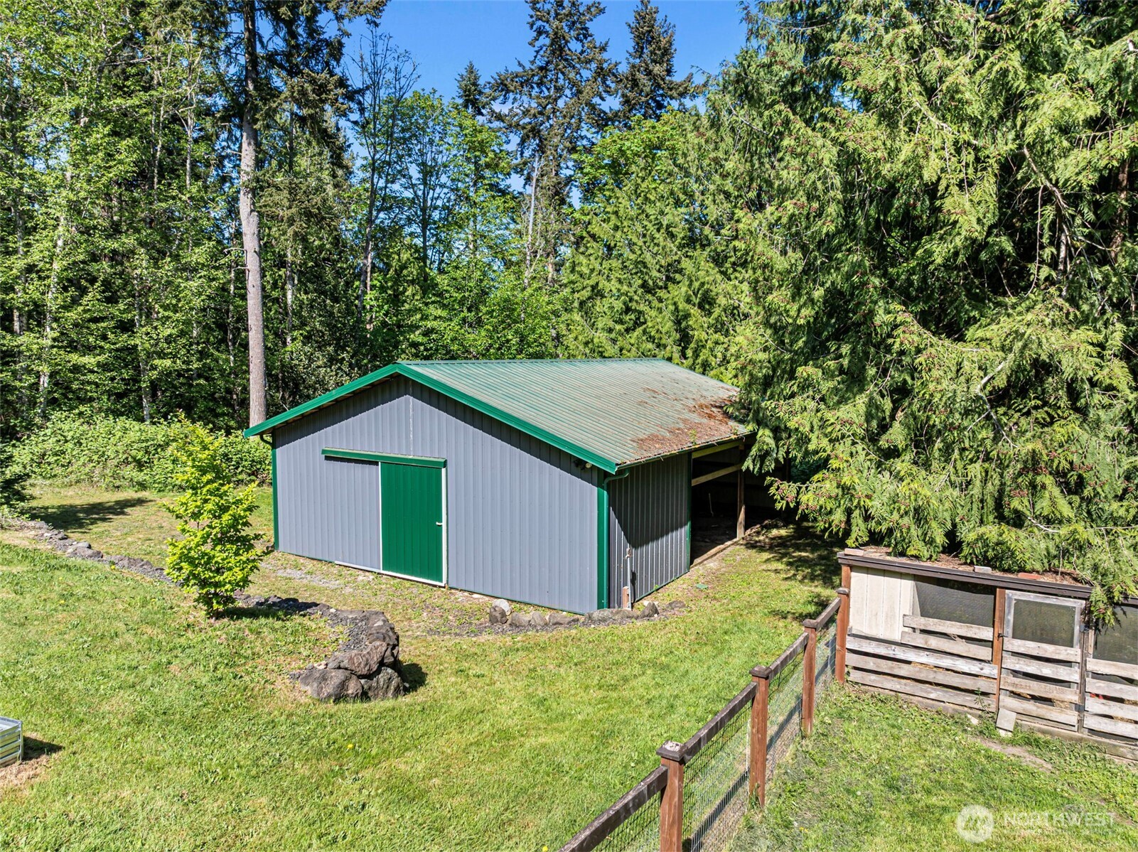 main property photo 32