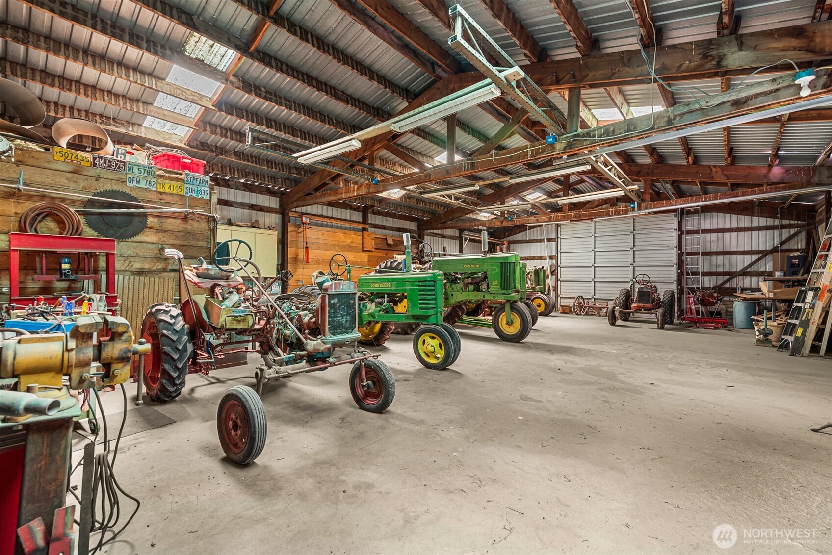 main property photo 28