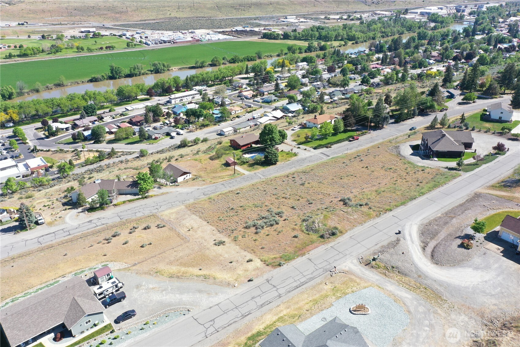main property photo 13