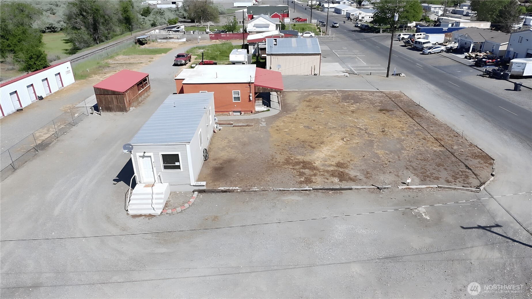 main property photo 16