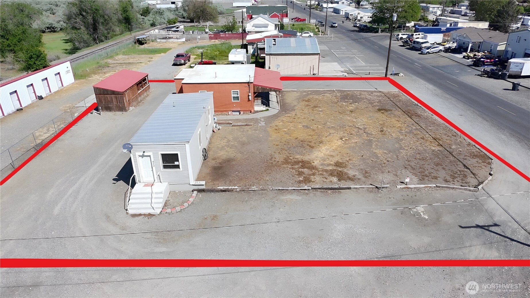 main property photo 17