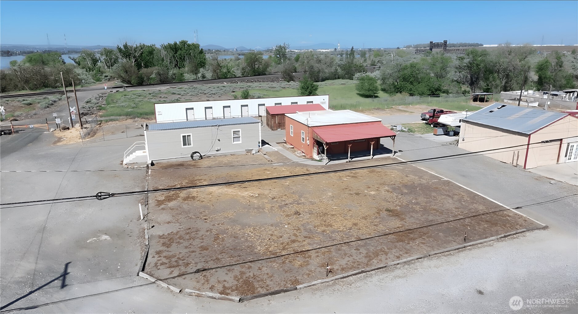 main property photo 18