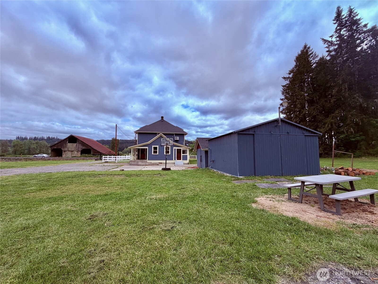 main property photo 36