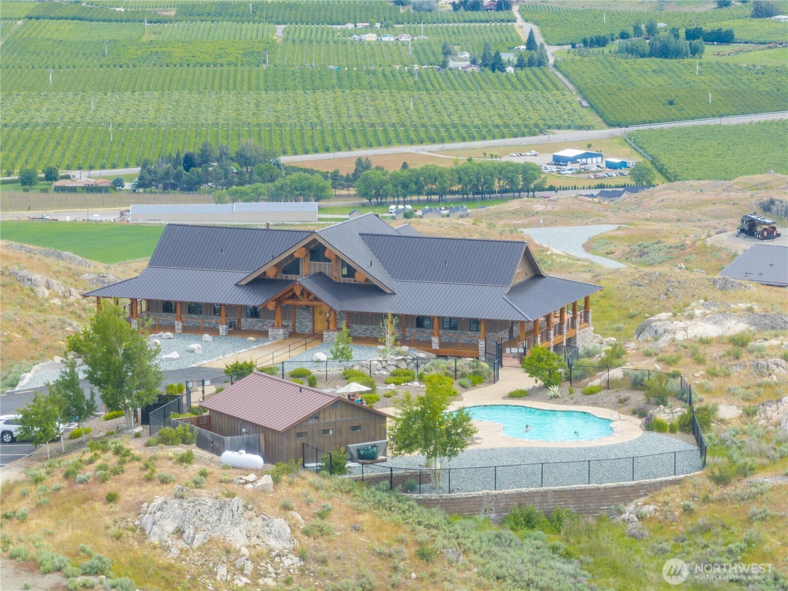 main property photo 18