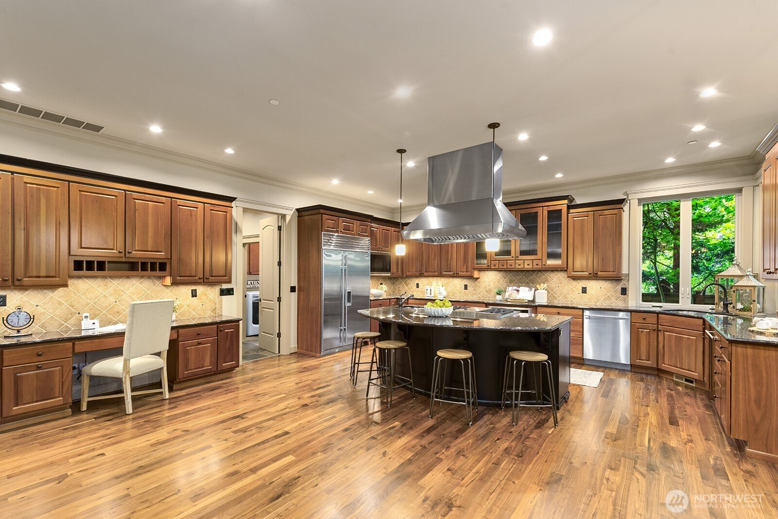 main property photo 11