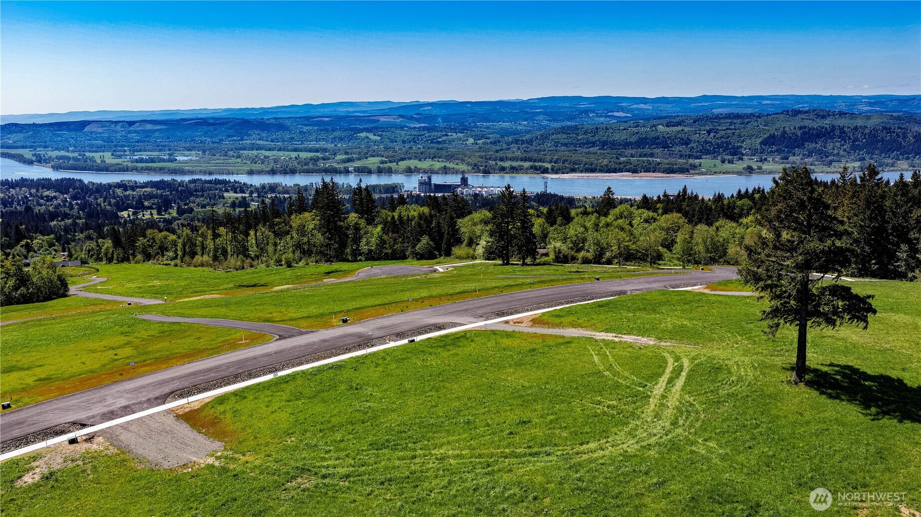 main property photo 4