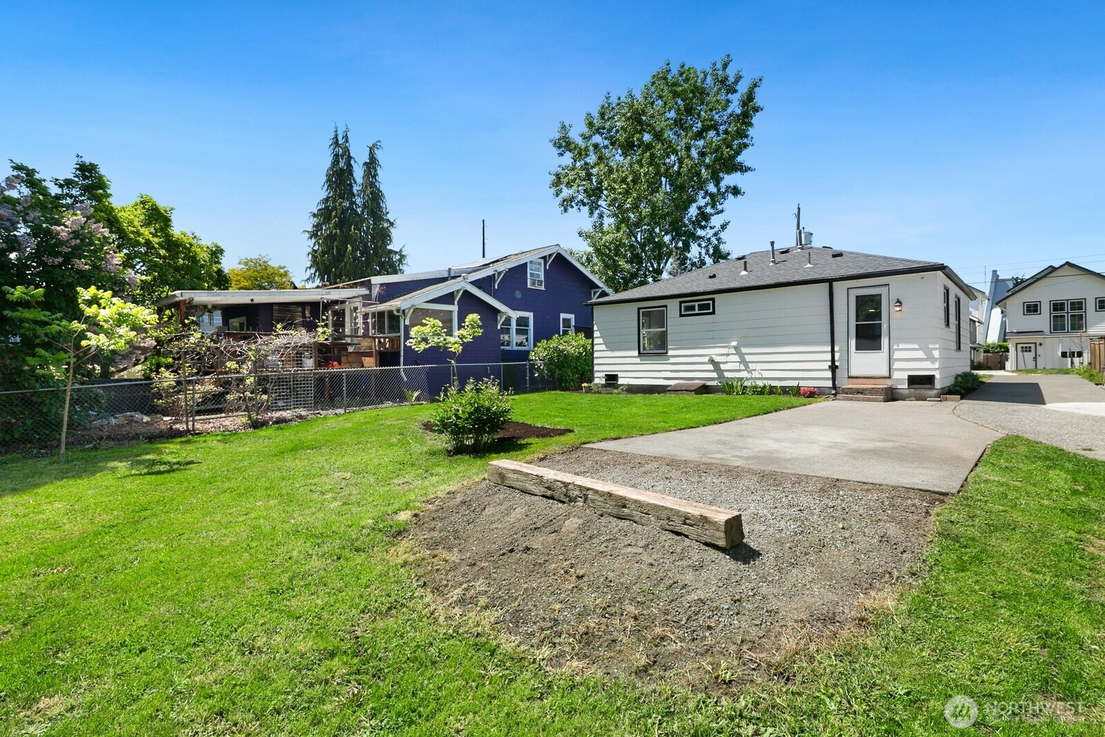 property viewer photo 13