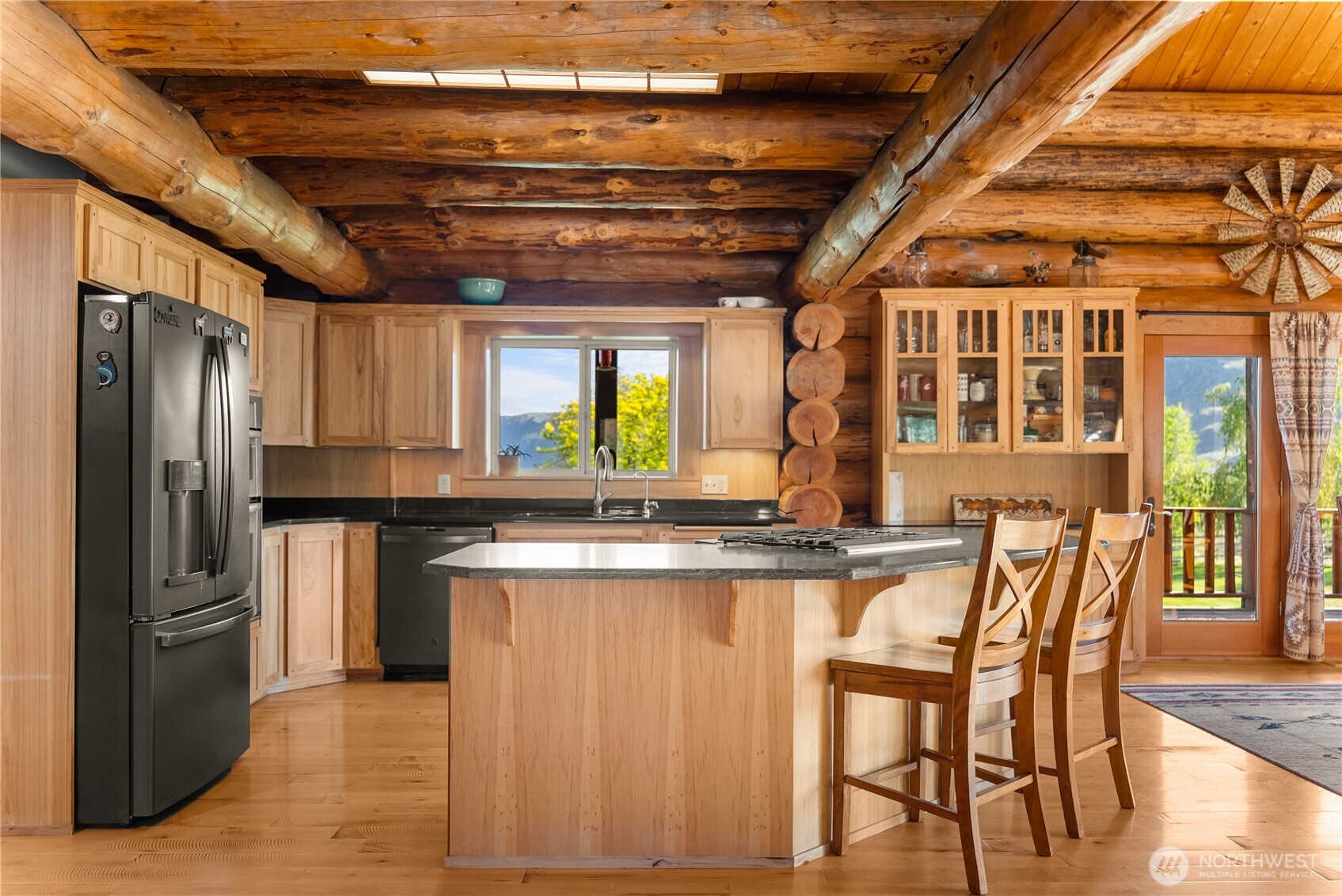 main property photo 6