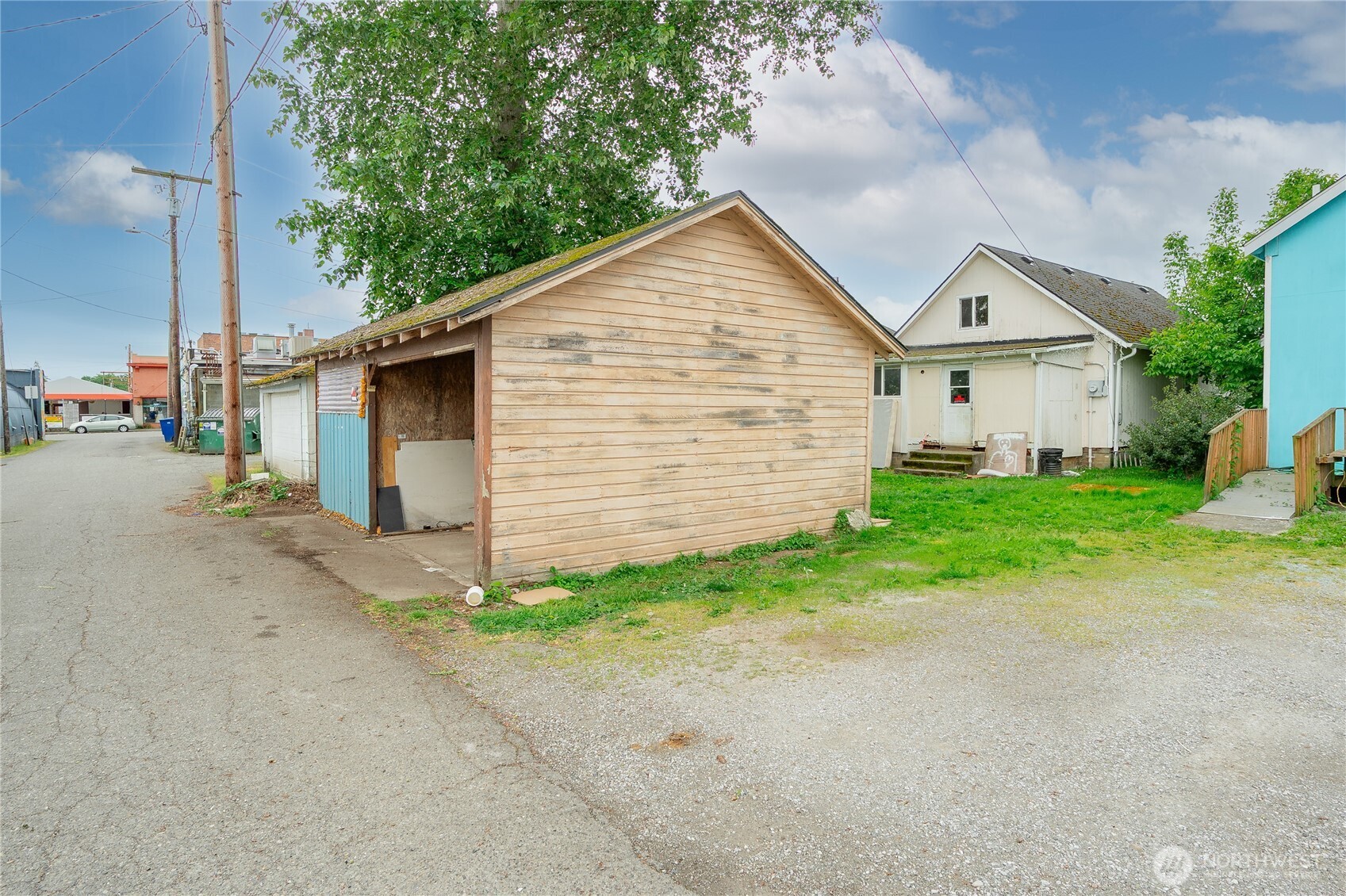 main property photo 6