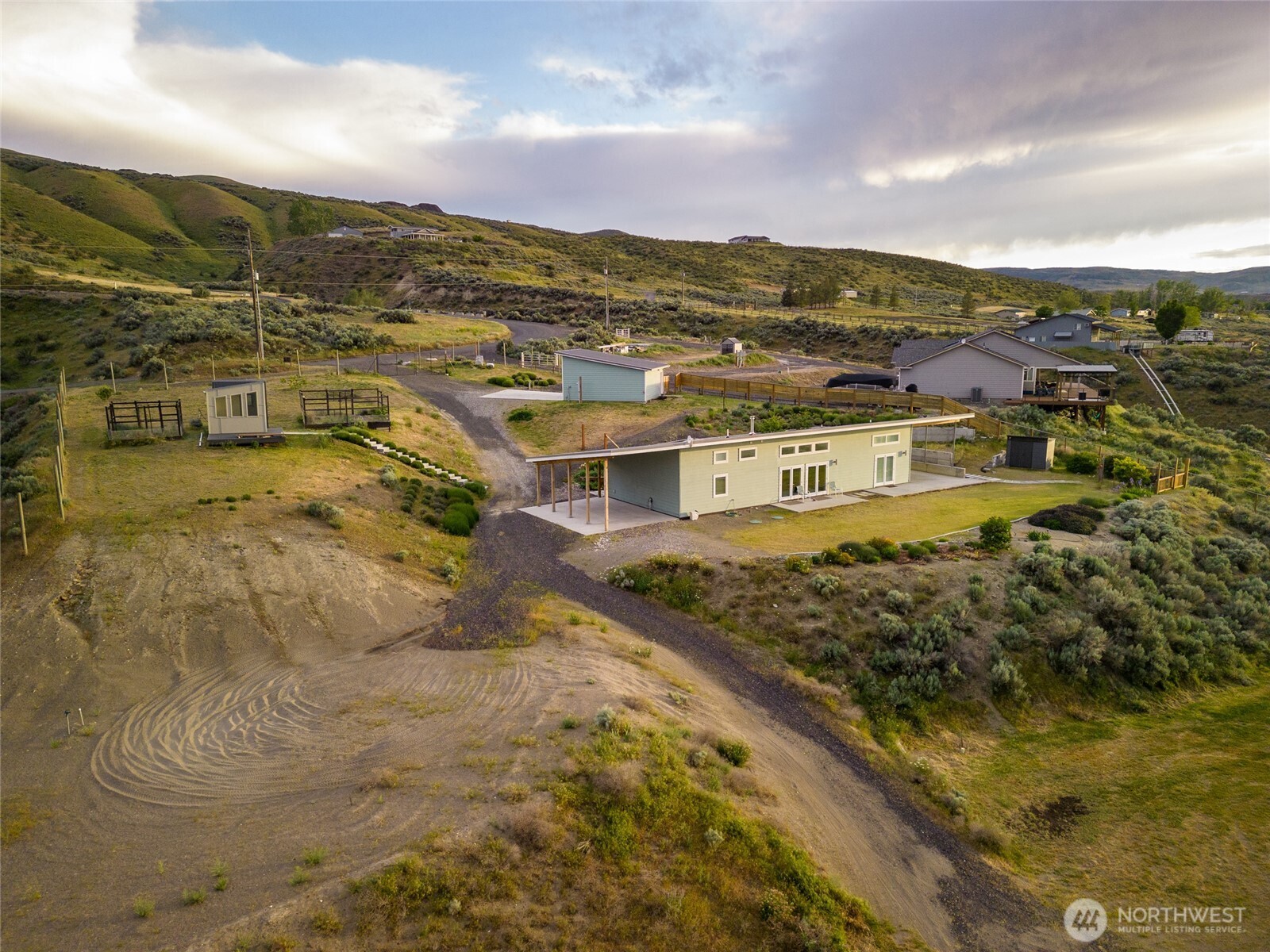 main property photo 32