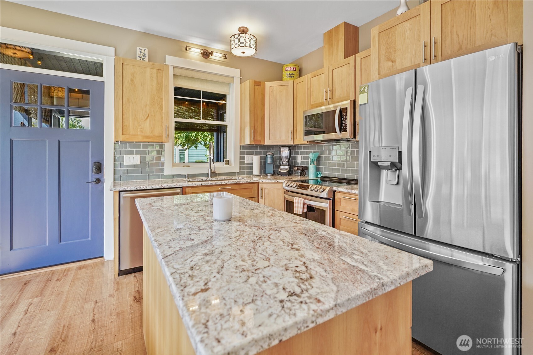 main property photo 14