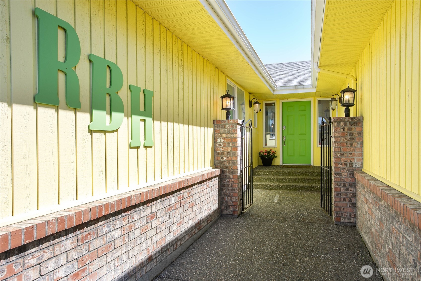 main property photo 36