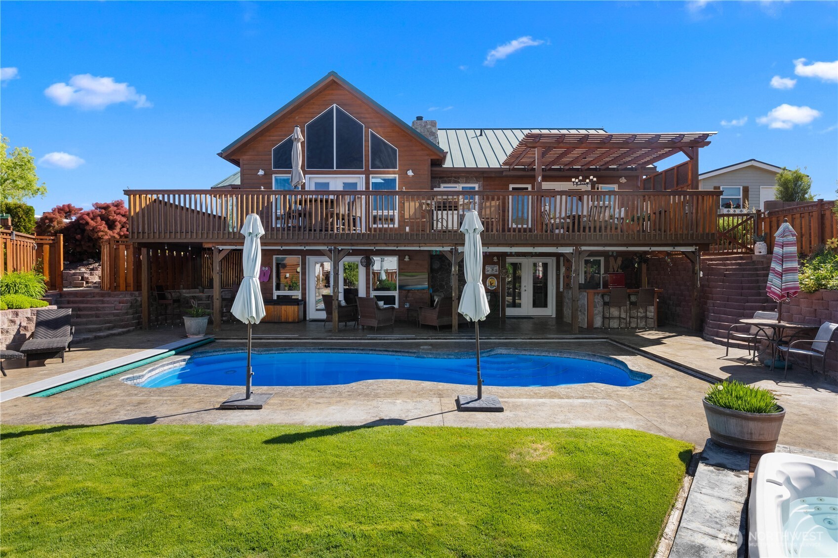 main property photo 35