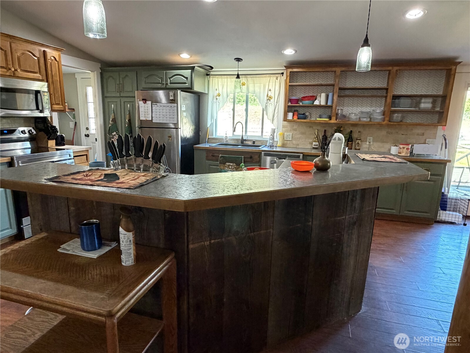 main property photo 20