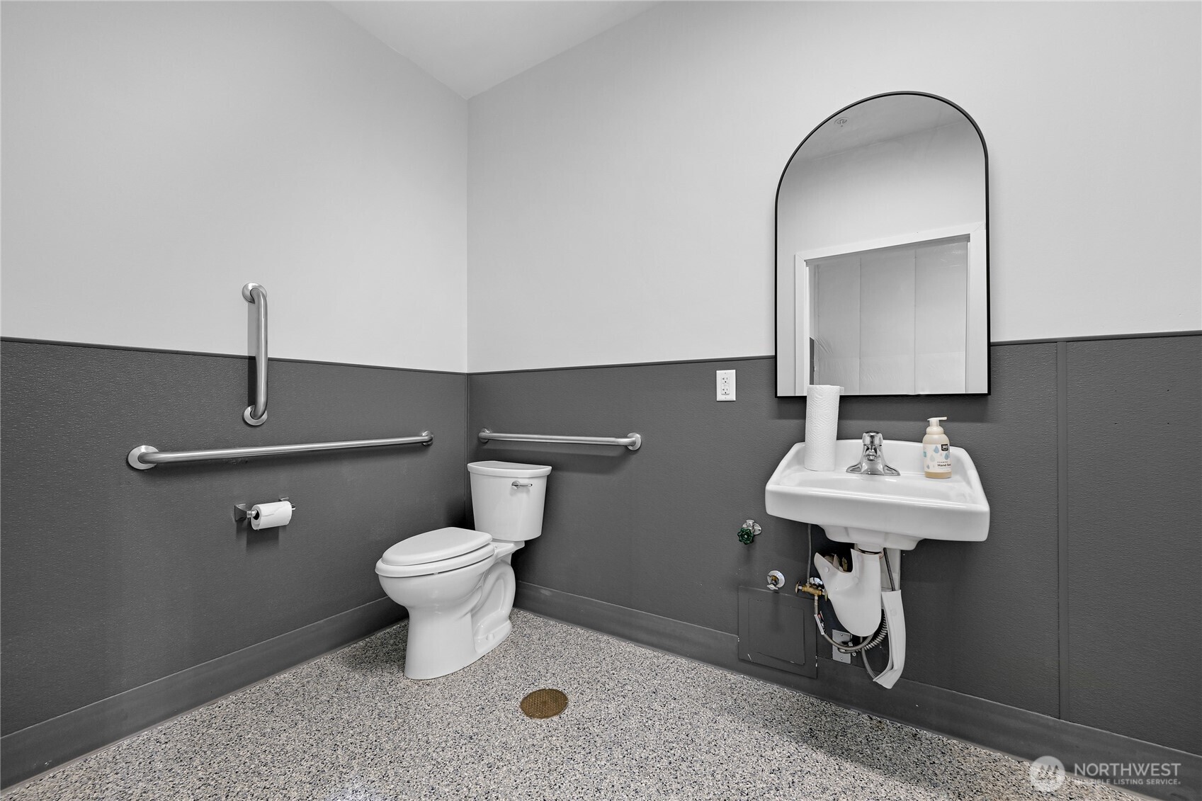 main property photo 5