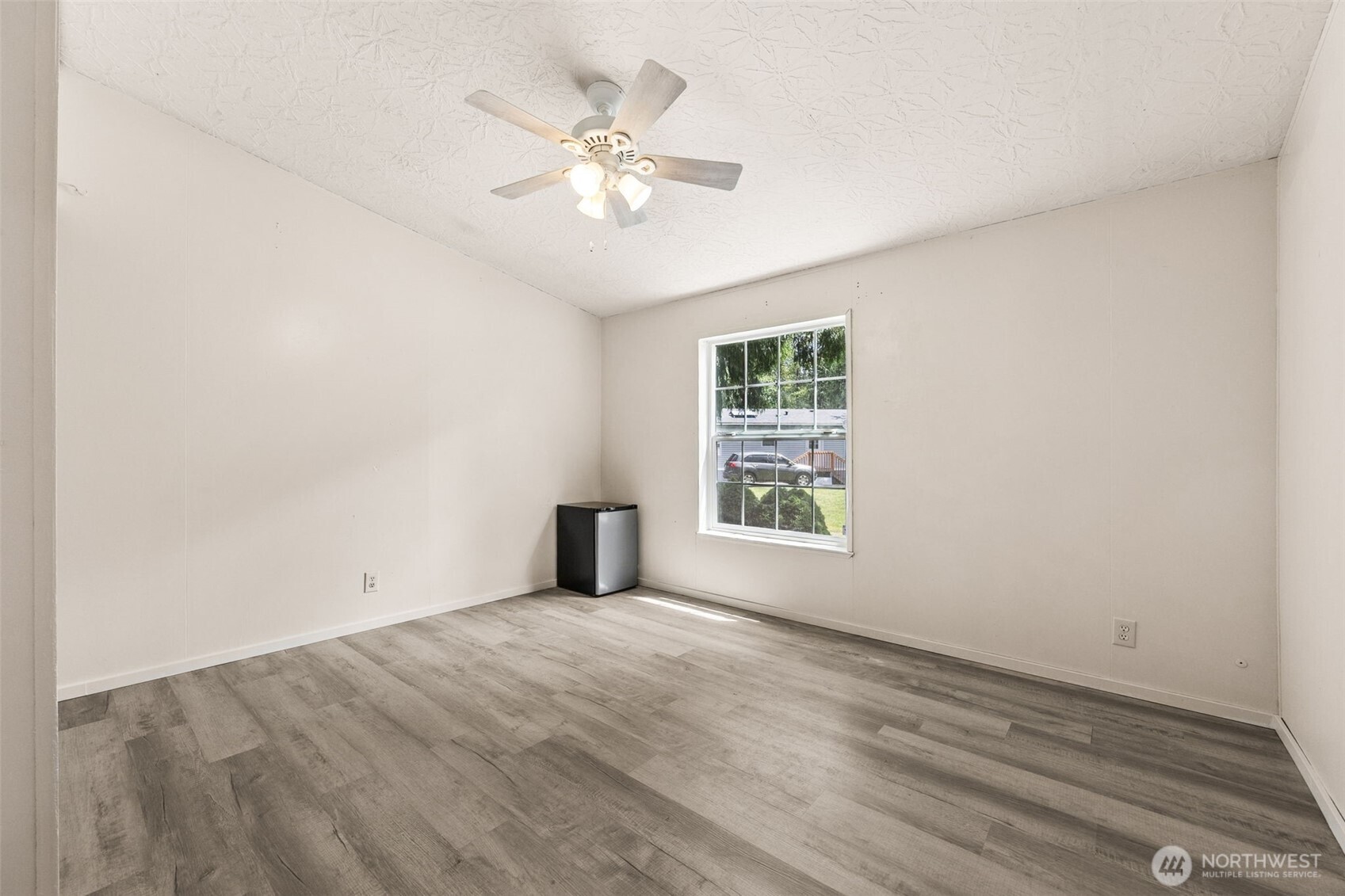 property viewer photo 11